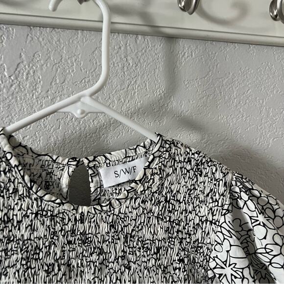 S/W/F White & Black Floral Print Smocked Puff-Sleeve Midi Dress - Picture 5 of 10